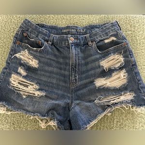 Cute ae curvy jean shorts